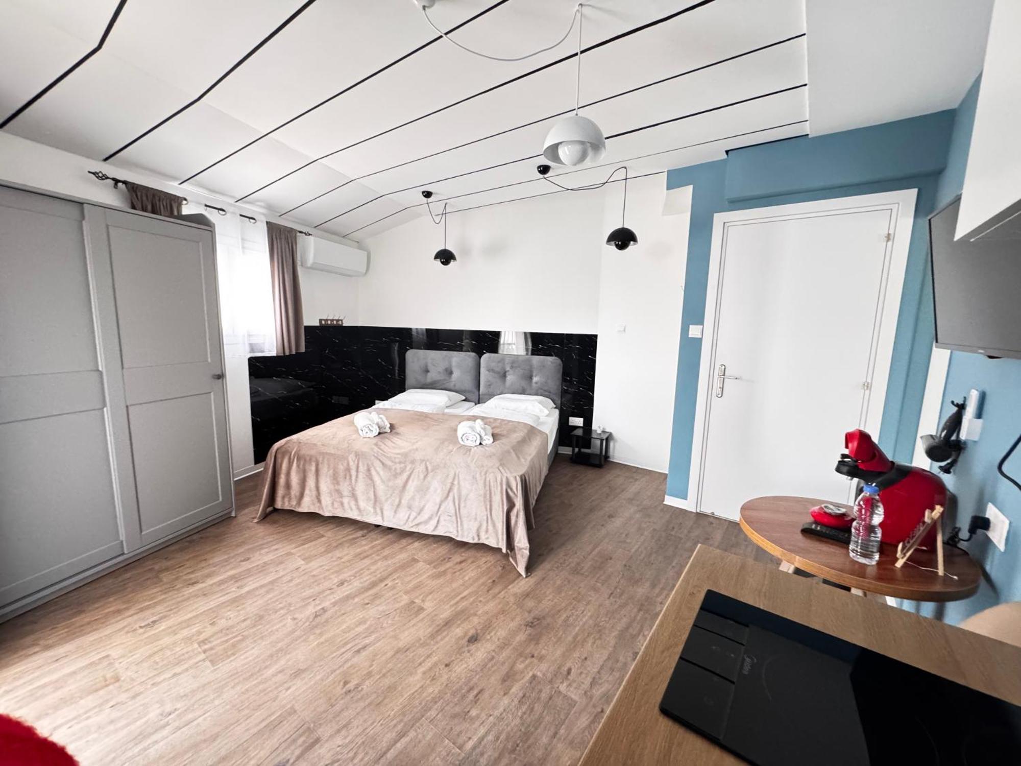 Modern Nr12 Private Kitchenette, Bathroom, Balcony *