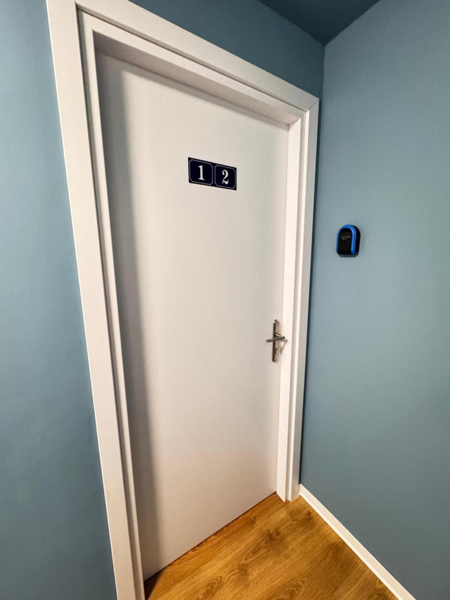 Modern Nr12 Private Kitchenette, Bathroom, Balcony *