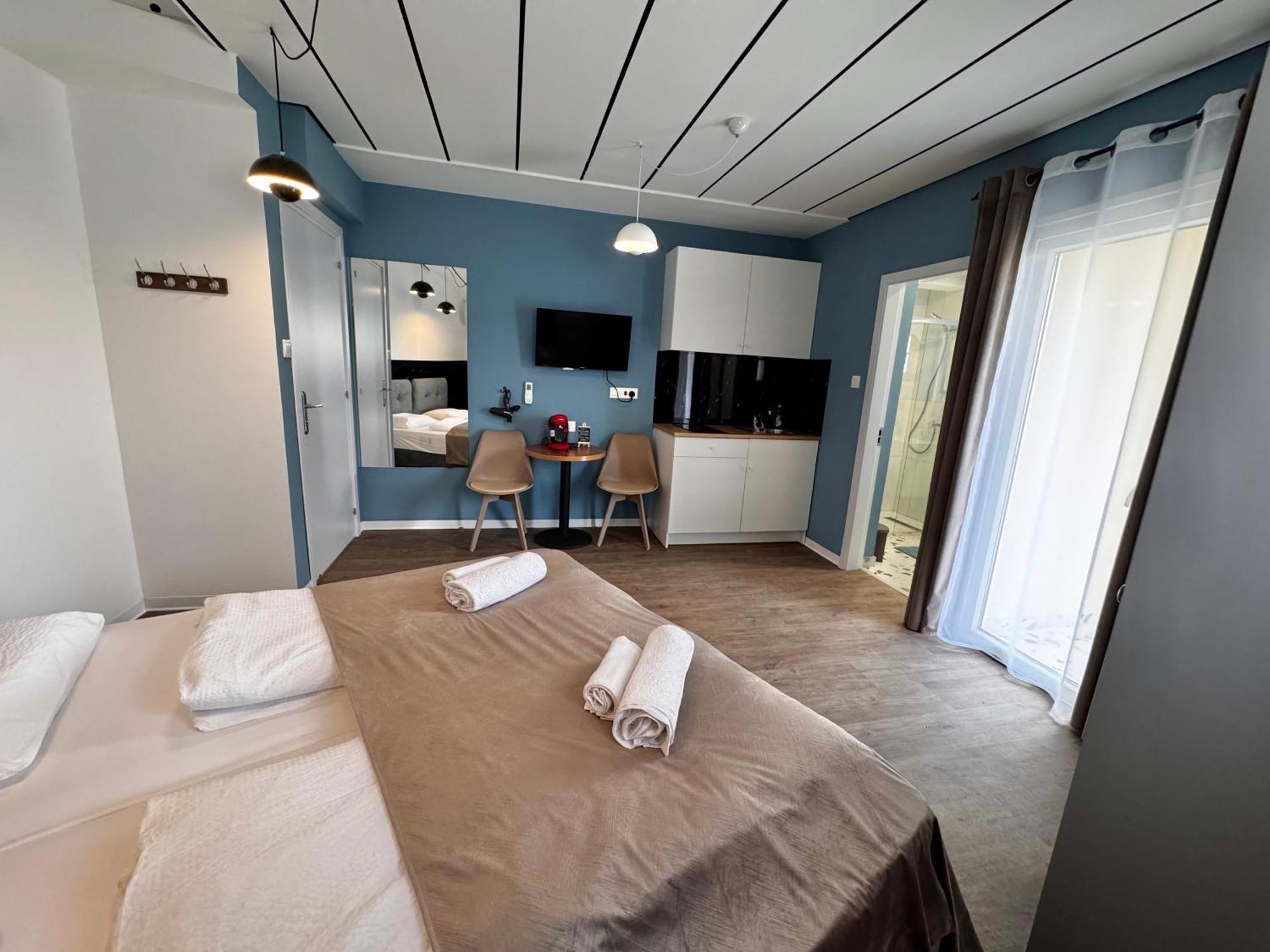 Modern Nr12 Private Kitchenette, Bathroom, Balcony Apartment Limassol