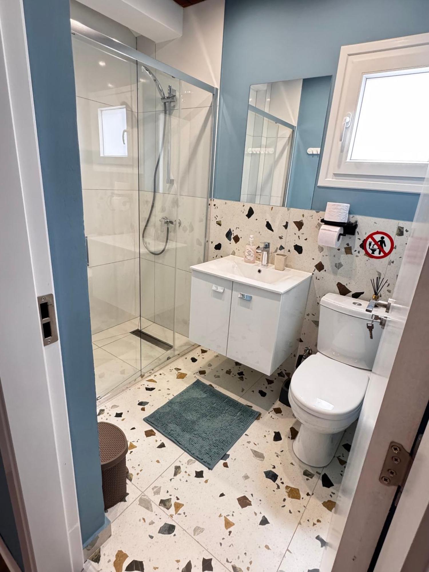 Modern Nr12 Private Kitchenette, Bathroom, Balcony