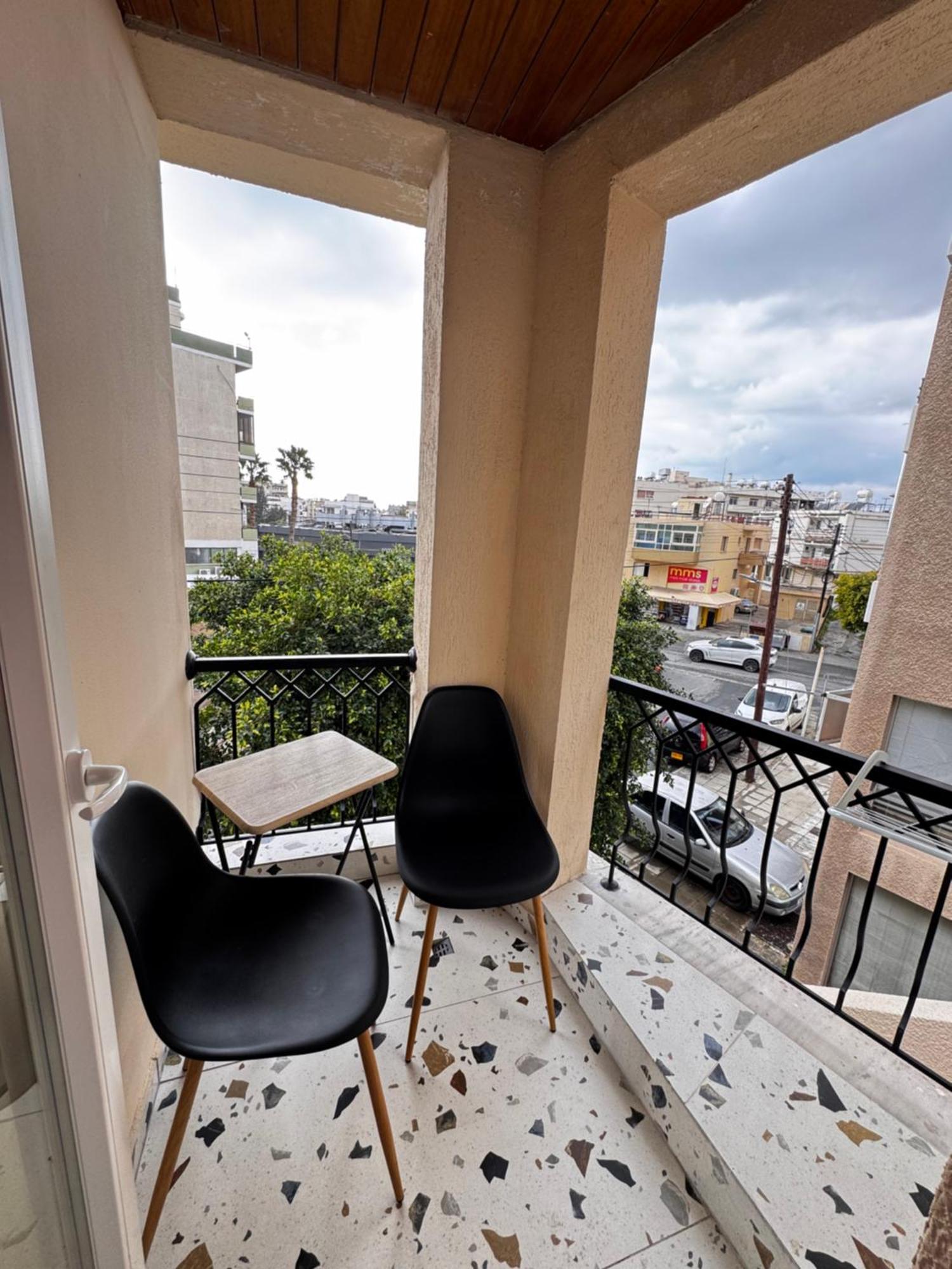 Modern Nr12 Private Kitchenette, Bathroom, Balcony Apartment *